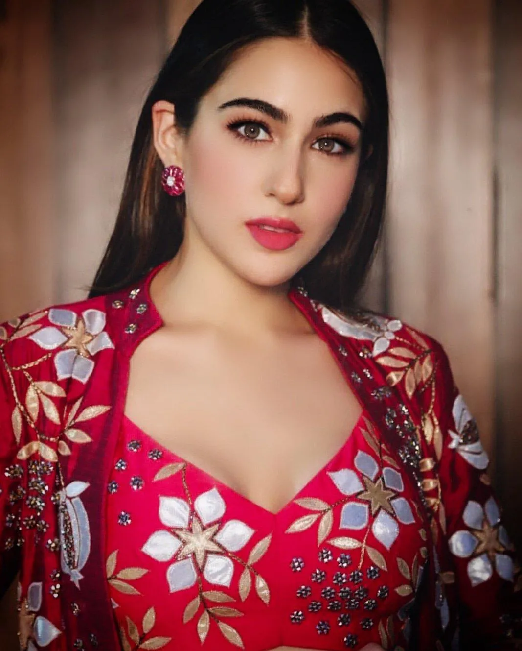 Sara Ali Khan Wallpapers HD | Indus Appstore | Screenshot