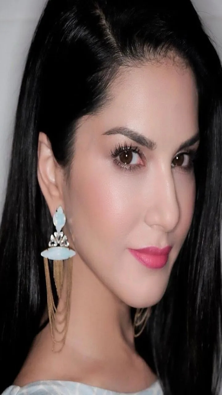 Sunny Leone HD Wallpaper | Indus Appstore | Screenshot