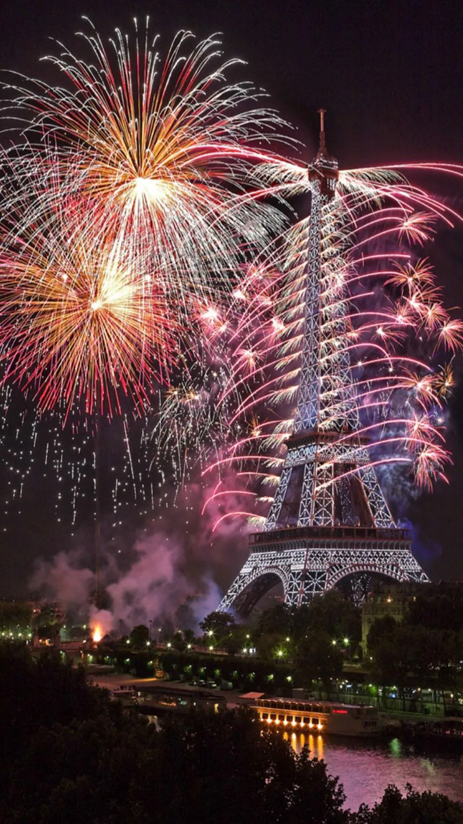 Fireworks Tower Live Wallpaper | Indus Appstore | Screenshot