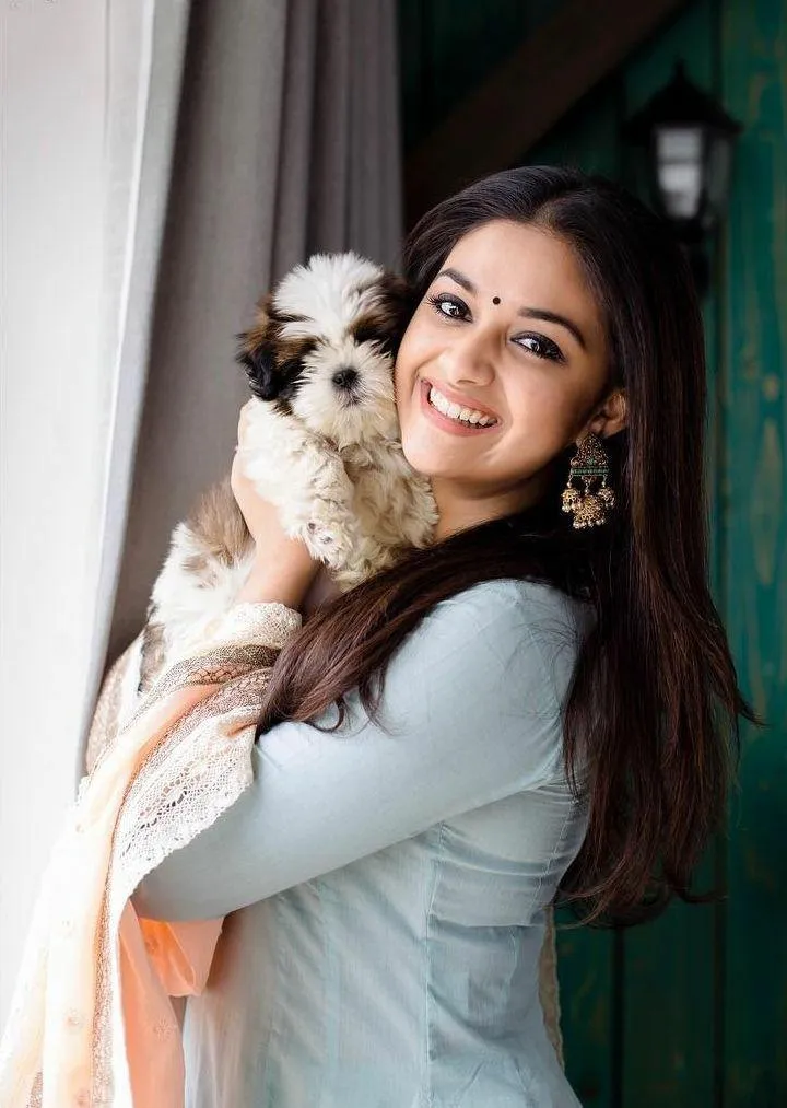 Keerthi Suresh Wallpapers | Indus Appstore | Screenshot