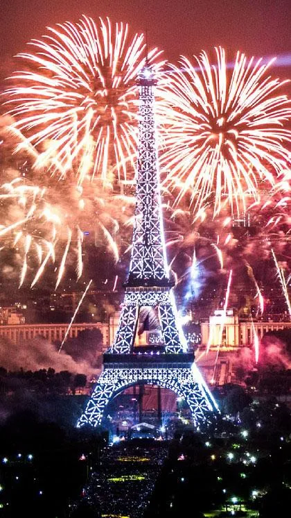 Fireworks Tower Live Wallpaper | Indus Appstore | Screenshot