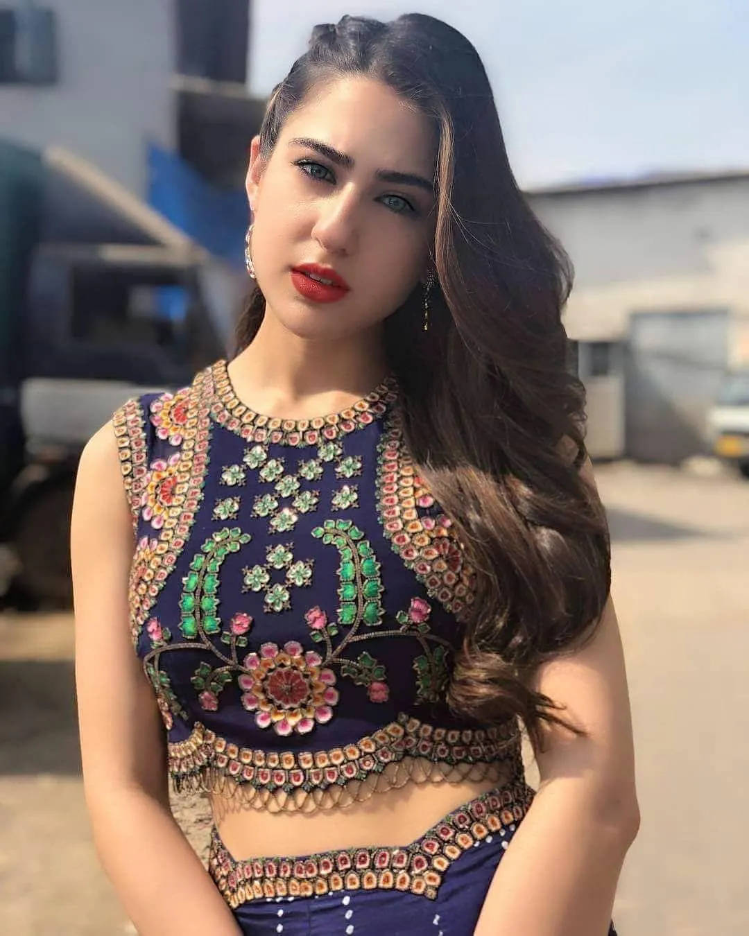 Sara Ali Khan Wallpapers HD | Indus Appstore | Screenshot