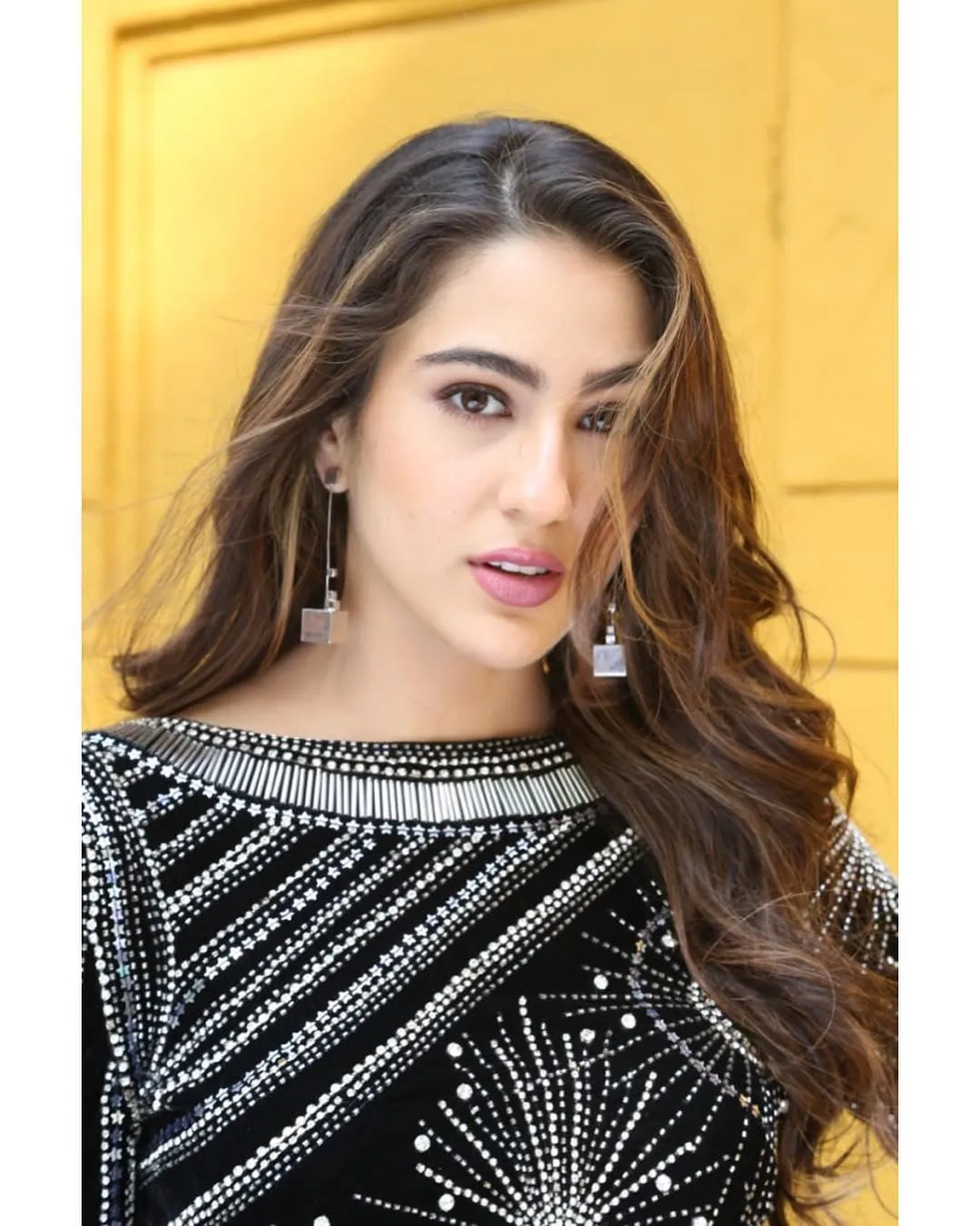 Sara Ali Khan Wallpapers HD | Indus Appstore | Screenshot