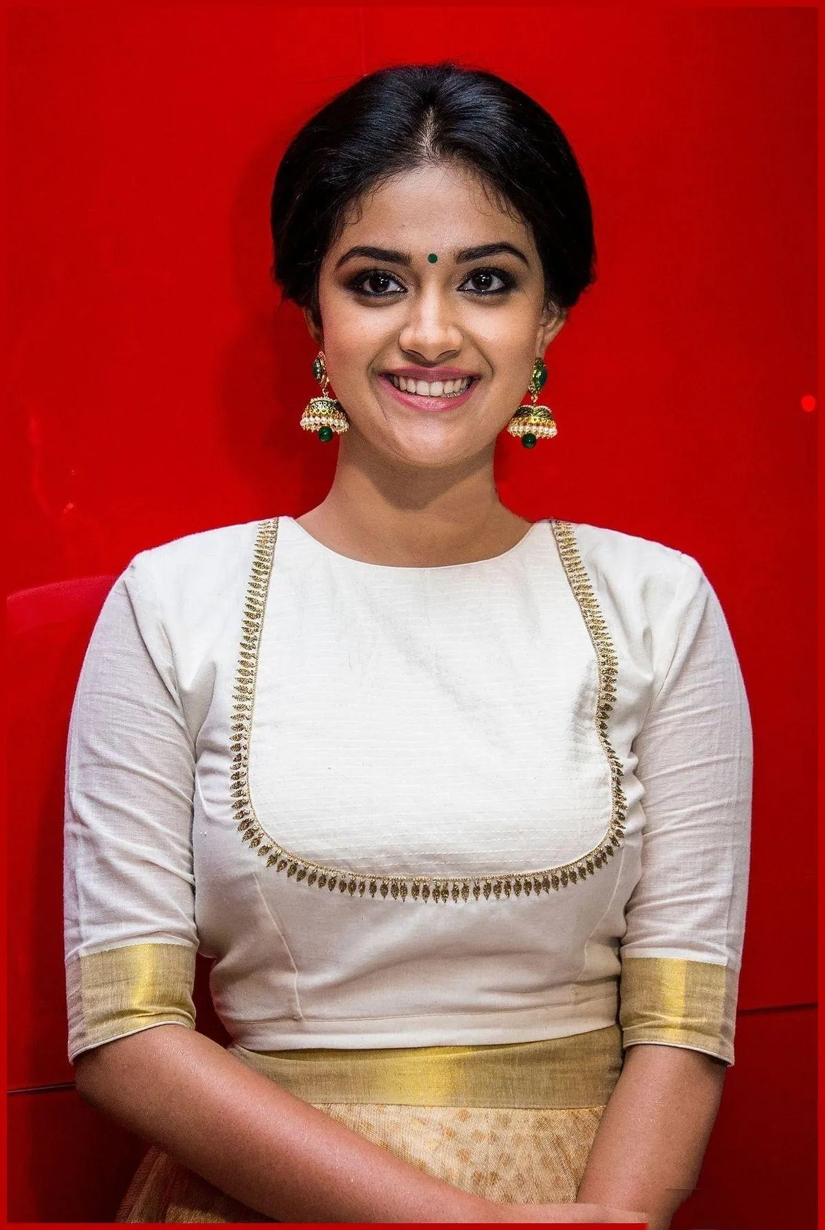 Keerthi Suresh Wallpapers | Indus Appstore | Screenshot