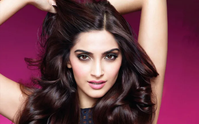 Sonam Kapoor-Movies,Wallpapers | Indus Appstore | Screenshot