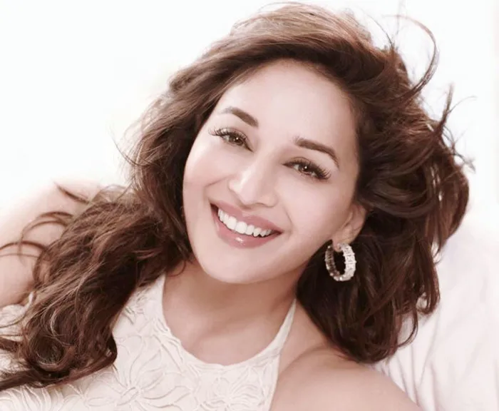 Madhuri Dixit Wallpapers | Indus Appstore | Screenshot