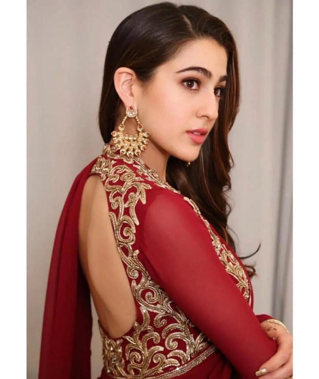 Sara Ali Khan Wallpapers HD | Indus Appstore | Screenshot