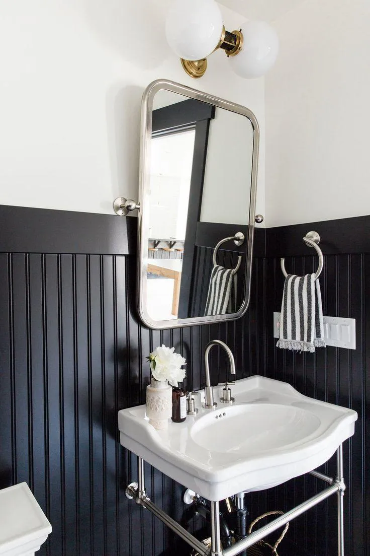 Black And White Bathroom | Indus Appstore | Screenshot