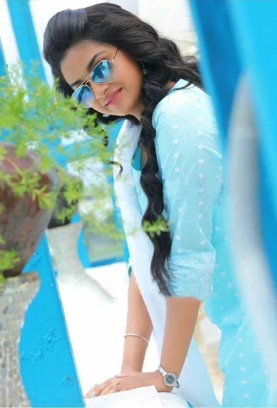 Keerthi Suresh Wallpapers | Indus Appstore | Screenshot