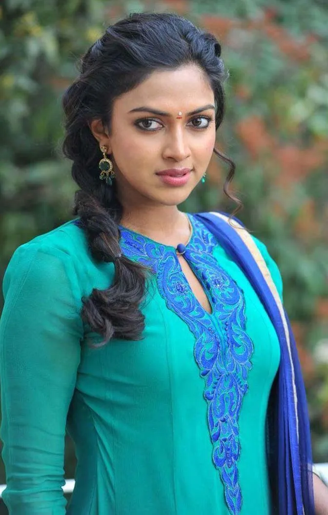 Amala Paul - Movies,Wallpapers | Indus Appstore | Screenshot