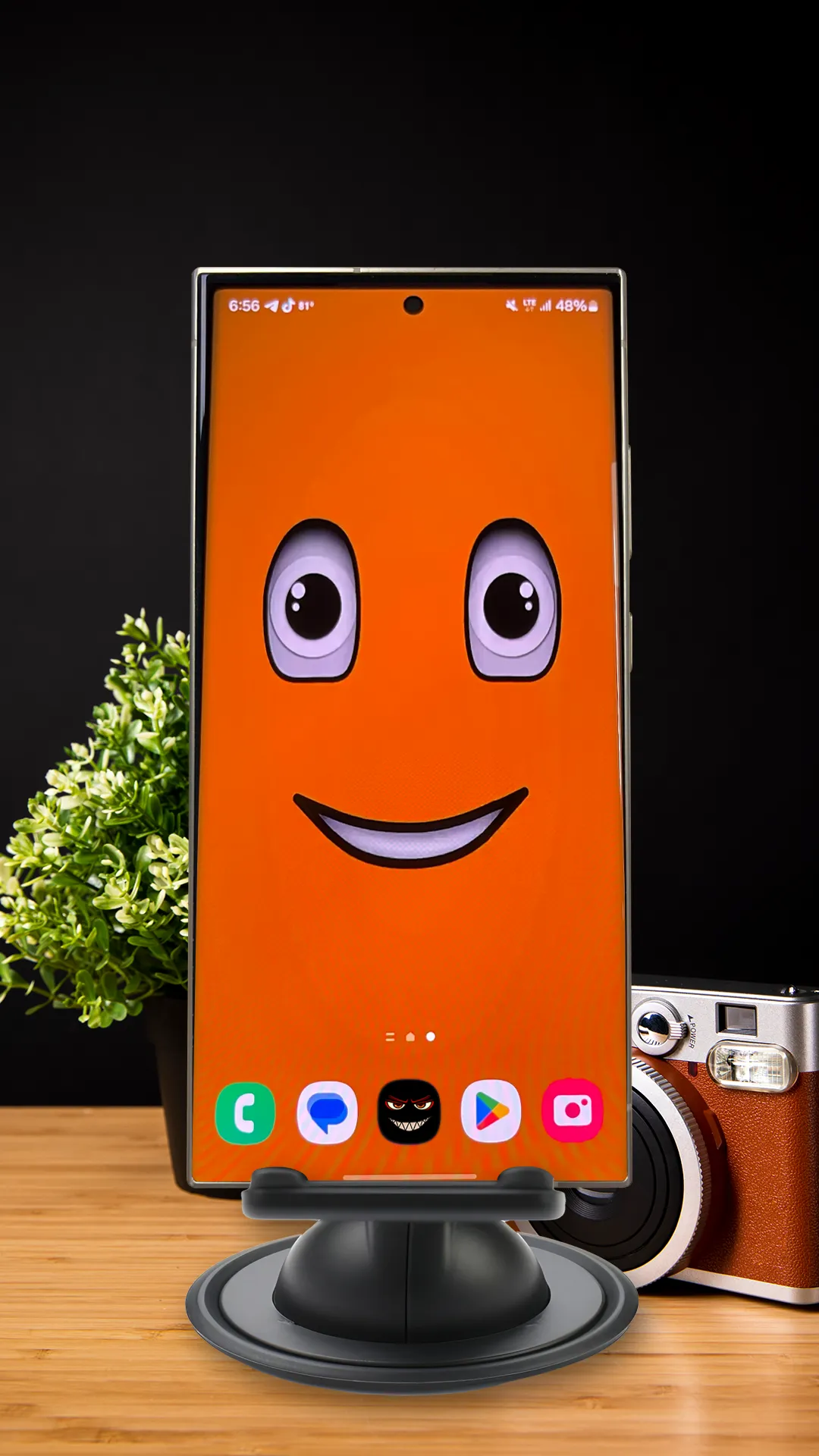 Silly Smiley Live Wallpaper | Indus Appstore | Screenshot